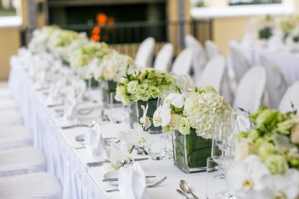 Grand Coloane Resort Makau Zewnętrze zdjęcie A table set for a wedding reception
