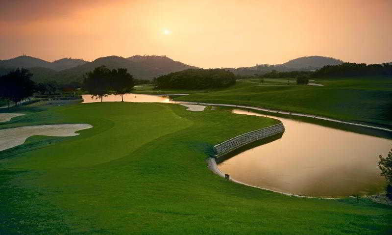 Grand Coloane Resort Makau Zewnętrze zdjęcie Golf course at the Four Seasons Resort