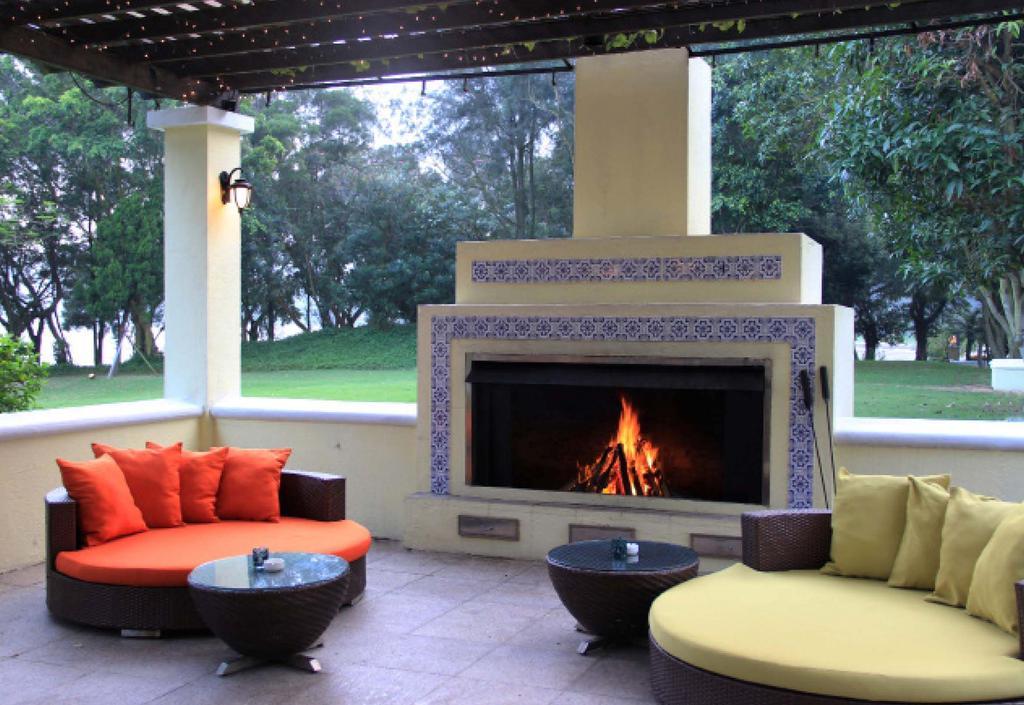 Grand Coloane Resort Makau Zewnętrze zdjęcie Outdoor fireplace